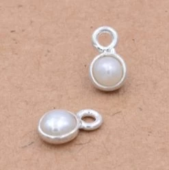Petite Breloque Avec Perle D'eau Douce Creme Et Sertis Argent 925 - 8X5mm (2)