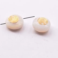 Perle Ronde Plate En Nacre Blanche Avec Arbre De Vie Doré 9x3,5mm, Trou 0.8mm (2)