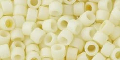 Cc762 - Perle Toho Treasure 11/0 Opaque Matte Ivory (5g)