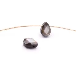 Petit Pendentif Goutte Facettes Nacre Grise 5x7mm - Trou : 0.8mm (2)
