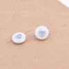 Perles Ronde Plate En Nacre Blanche Avec Coeur Platine 8x3mm, Trou 0.6mm (2)