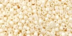 Cc123 - Perles Toho Treasure 11/0 Opaque Lustered Light Beige (5g)