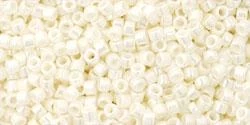 Cc122 - Perles Toho Treasure 11/0 Opaque Lustered Navajo White (5g) 1 Cc122 - Perles Toho Treasure 11/0 Opaque Lustered Navajo White (5g)