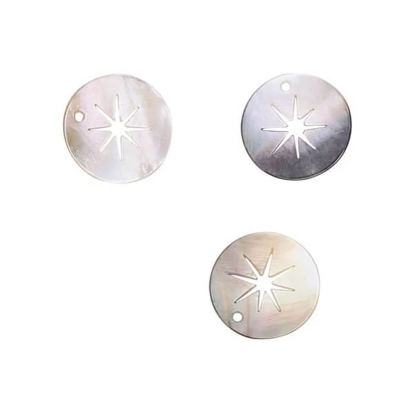 Pendentif Medaille Nacre Ajourée étoile 20mm (Vente Par 2) 1 Pendentif Medaille Nacre Ajourée étoile 20mm (Vente Par 2)