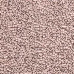 DB1495 -11/0 Opaque Pink Champagne- 1,6mm - Hole : 0,8mm (5gr)